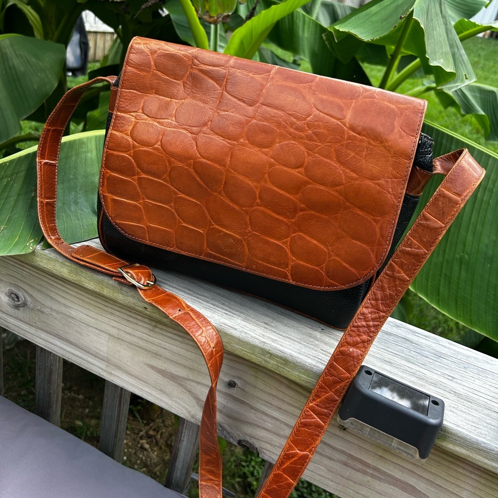 Vintage Made in Italy Brown Leather Crossbody Bag Adjustable Cowhide Vinyl Line